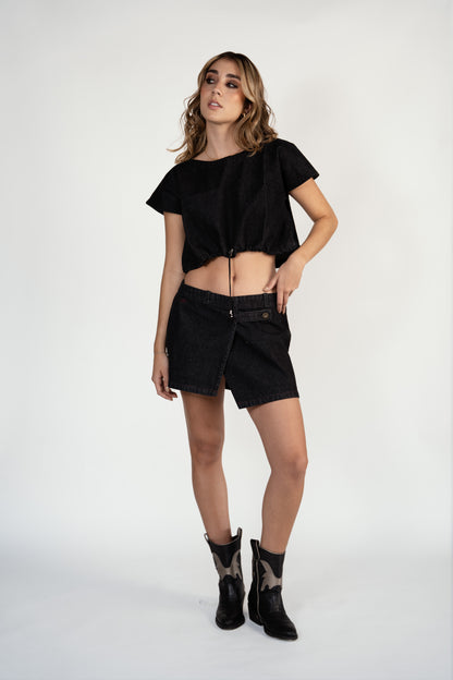 BLACK ESSENTIAL CROP TOP