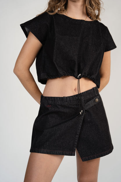 BLACK ESSENTIAL CROP TOP